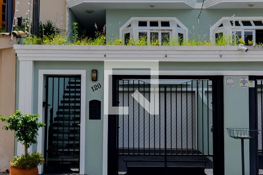 Fachada de casa à venda com 3 quartos, 190m² em Parque Renato Maia, Guarulhos