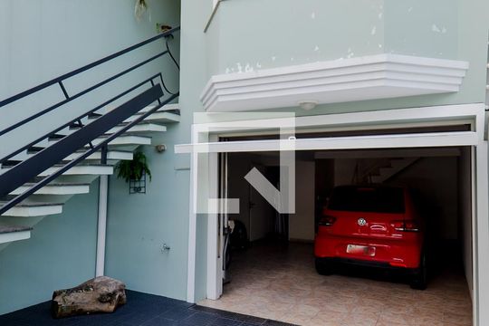Garagem de casa à venda com 3 quartos, 190m² em Parque Renato Maia, Guarulhos