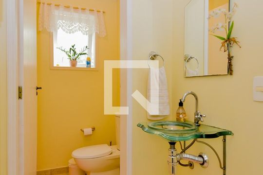 Lavabo  de casa à venda com 3 quartos, 190m² em Parque Renato Maia, Guarulhos
