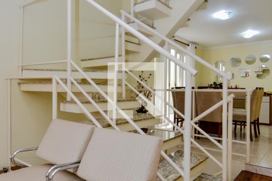 Escada Sala/Quartos de casa à venda com 3 quartos, 190m² em Parque Renato Maia, Guarulhos