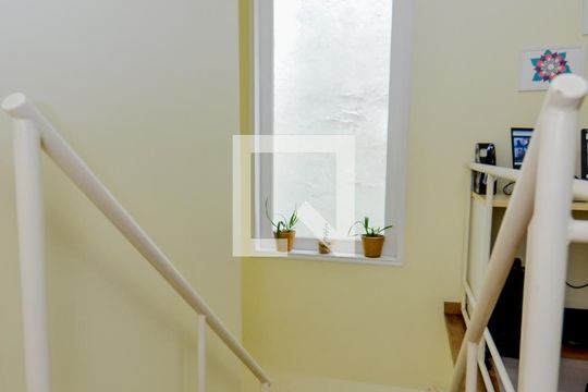 Escada Quartos/Sala de casa à venda com 3 quartos, 190m² em Parque Renato Maia, Guarulhos