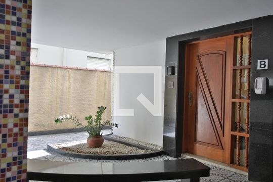 Área Comum - Entrada do Bloco do Apartamento de apartamento para alugar com 2 quartos, 73m² em Boqueirão, Santos