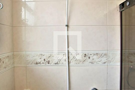 Banheiro de apartamento para alugar com 2 quartos, 73m² em Boqueirão, Santos