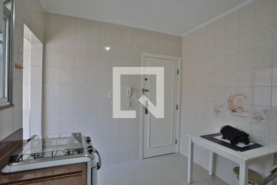 Cozinha de apartamento para alugar com 2 quartos, 73m² em Boqueirão, Santos