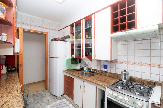 Cozinha de apartamento à venda com 3 quartos, 80m² em Vila Romero, São Paulo