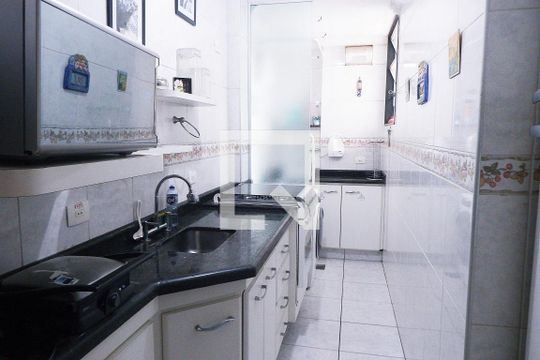 Cozinha de apartamento para alugar com 2 quartos, 60m² em Centro, São Vicente