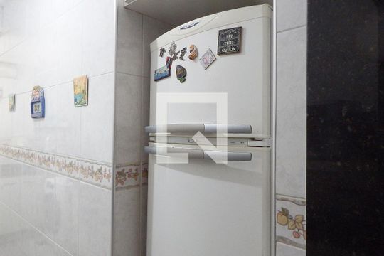 Cozinha de apartamento para alugar com 2 quartos, 60m² em Centro, São Vicente