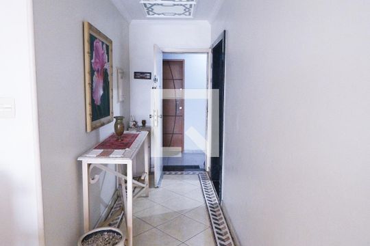 Corredor de apartamento para alugar com 2 quartos, 60m² em Centro, São Vicente