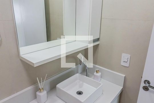 Banheiro de apartamento à venda com 1 quarto, 24m² em Vila Butantã, São Paulo