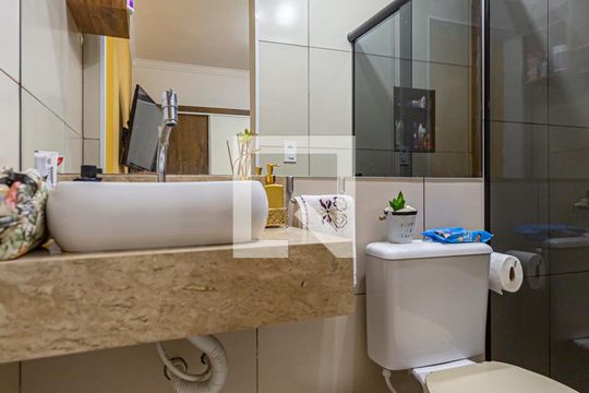 Banheiro da Suite de casa à venda com 2 quartos, 200m² em Parque Bandeirante, Santo André