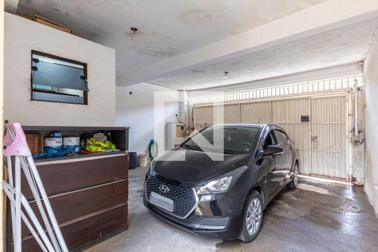 Garagem de casa à venda com 2 quartos, 200m² em Parque Bandeirante, Santo André