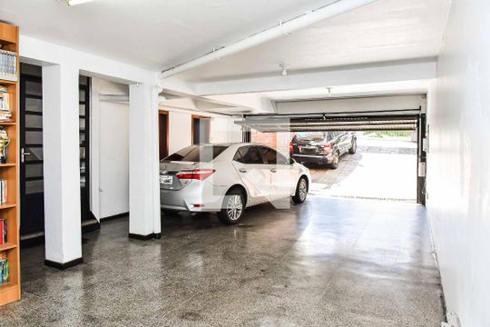 Garagem de casa à venda com 5 quartos, 400m² em Cristo Redentor, Porto Alegre