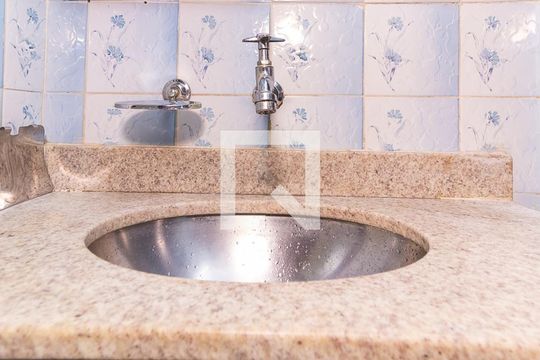 Banheiro de apartamento à venda com 1 quarto, 23m² em Catete, Rio de Janeiro