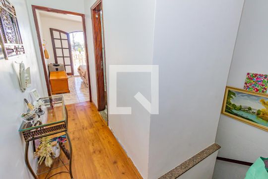 Corredor de casa para alugar com 3 quartos, 120m² em Jardim Alfredo, São Paulo