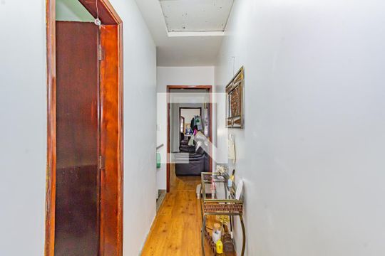 Corredor de casa para alugar com 3 quartos, 120m² em Jardim Alfredo, São Paulo