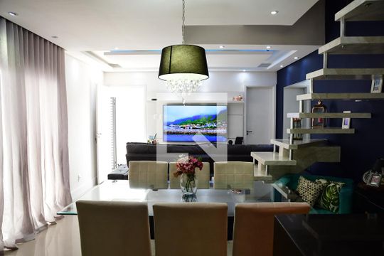 Sala de casa de condomínio para alugar com 3 quartos, 105m² em Chácara Pavoeiro, Cotia