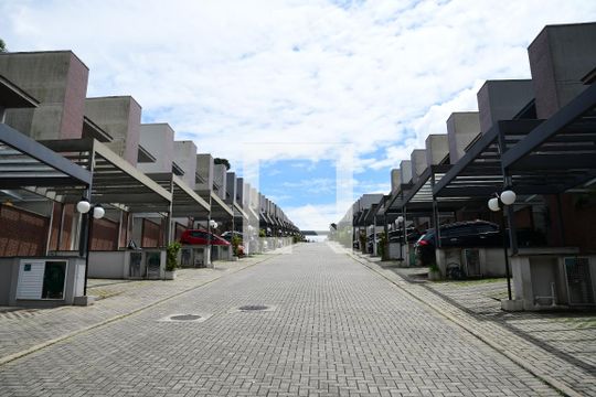 Vista da Rua de casa de condomínio para alugar com 3 quartos, 105m² em Chácara Pavoeiro, Cotia
