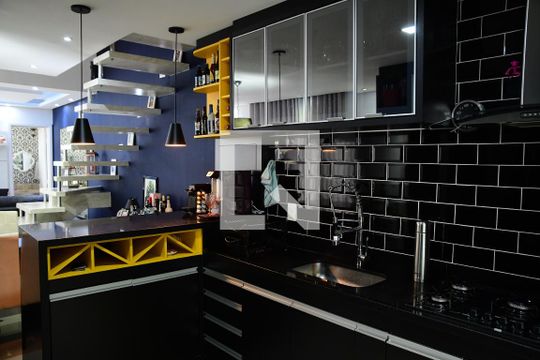 Cozinha de casa de condomínio para alugar com 3 quartos, 105m² em Chácara Pavoeiro, Cotia