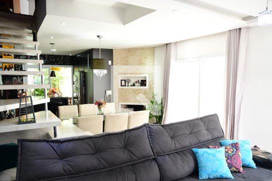 Sala de casa de condomínio para alugar com 3 quartos, 105m² em Chácara Pavoeiro, Cotia