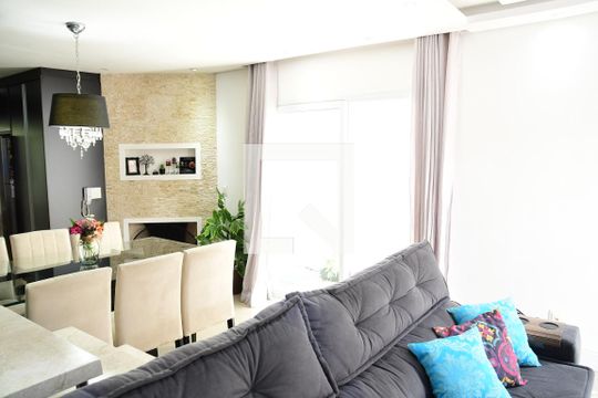 Sala de casa de condomínio para alugar com 3 quartos, 105m² em Chácara Pavoeiro, Cotia