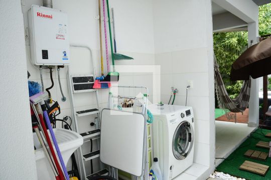 Área de Serviço de casa de condomínio para alugar com 3 quartos, 105m² em Chácara Pavoeiro, Cotia