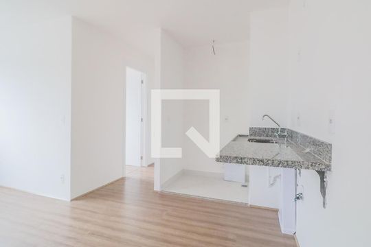 Cozinha de apartamento para alugar com 2 quartos, 38m² em Quarta Parada, São Paulo