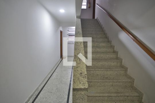 Área Comum - Escadas para o Apartamento de apartamento para alugar com 2 quartos, 65m² em Campo Grande, Santos