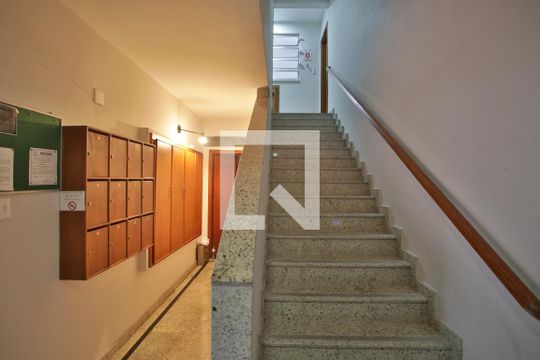 Área Comum - Escadas para o Apartamento de apartamento para alugar com 2 quartos, 65m² em Campo Grande, Santos