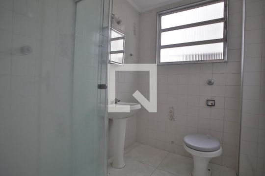 Banheiro de apartamento para alugar com 2 quartos, 65m² em Campo Grande, Santos