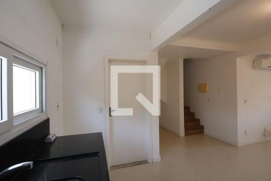 Cozinha de casa de condomínio à venda com 3 quartos, 110m² em Harmonia, Canoas