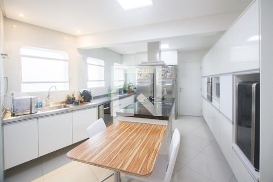 Cozinha de apartamento à venda com 3 quartos, 240m² em Santo Amaro, São Paulo