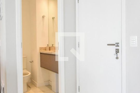 Entrada de apartamento para alugar com 2 quartos, 77m² em Vila Cordeiro, São Paulo
