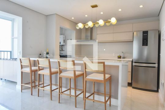 Cozinha de apartamento para alugar com 2 quartos, 77m² em Vila Cordeiro, São Paulo