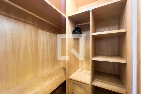 Closet de apartamento para alugar com 1 quarto, 41m² em Vila Olímpia, São Paulo