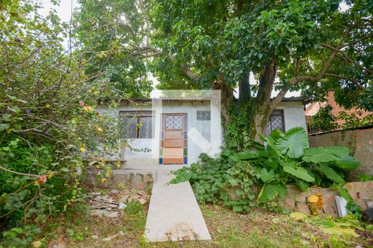 Quintal de casa para alugar com 6 quartos, 512m² em Santa Tereza, Porto Alegre