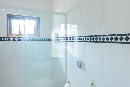 Banheiro 3 de casa para alugar com 6 quartos, 512m² em Santa Tereza, Porto Alegre