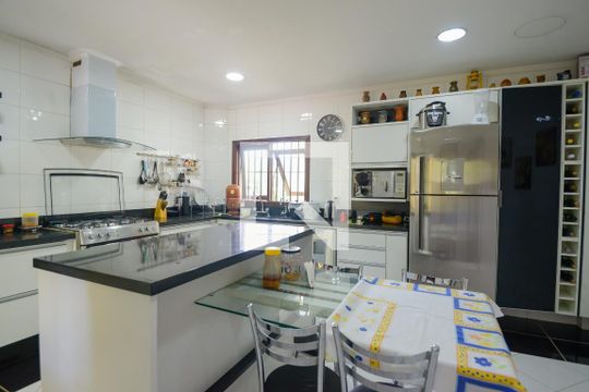 Cozinha de casa para alugar com 6 quartos, 512m² em Santa Tereza, Porto Alegre