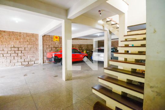 Garagem de casa para alugar com 6 quartos, 512m² em Santa Tereza, Porto Alegre