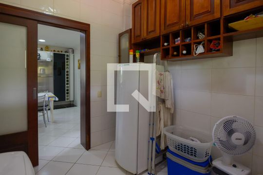 Área de Serviço de casa para alugar com 6 quartos, 512m² em Santa Tereza, Porto Alegre