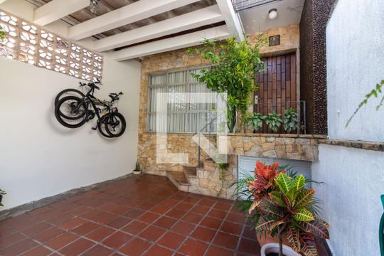 Garagem de casa à venda com 2 quartos, 100m² em Brooklin, São Paulo