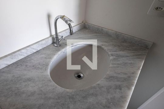 Suíte - Banheiro de apartamento à venda com 1 quarto, 30m² em Sumaré, São Paulo