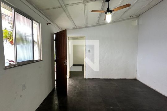 Sala de casa de condomínio para alugar com 1 quarto, 70m² em Barra da Tijuca, Rio de Janeiro