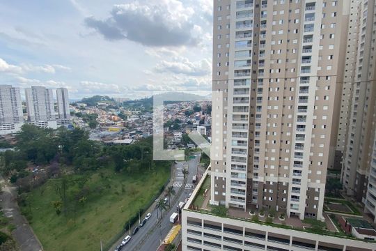 Vista do Quarto 2 de apartamento para alugar com 3 quartos, 120m² em Jardim Tupanci, Barueri