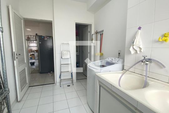 Área de Serviço de apartamento para alugar com 3 quartos, 120m² em Jardim Tupanci, Barueri