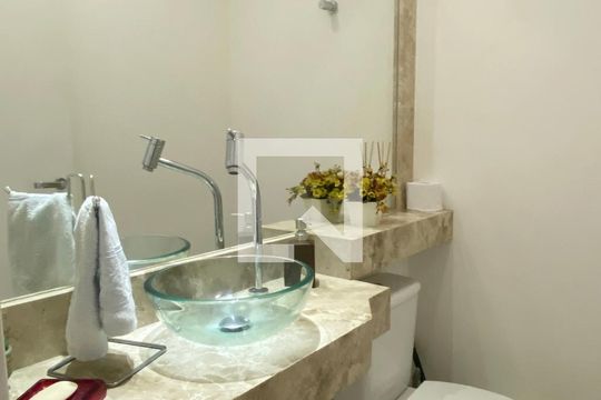Lavabo de apartamento para alugar com 3 quartos, 120m² em Jardim Tupanci, Barueri