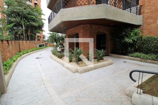 Fachada do bloco  de apartamento para alugar com 4 quartos, 270m² em Vila Ida, São Paulo