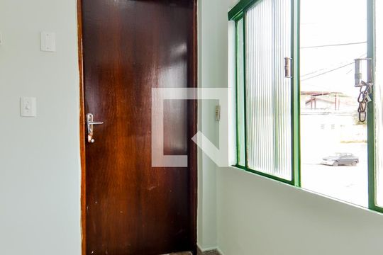 Hall de Entrada de apartamento para alugar com 2 quartos, 80m² em Jardim Santa Mena, Guarulhos
