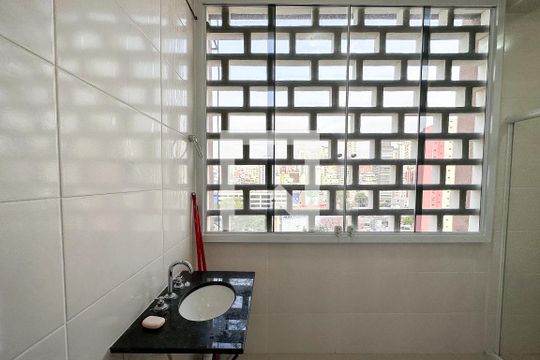 Banheiro de apartamento para alugar com 1 quarto, 50m² em Barra Funda, São Paulo