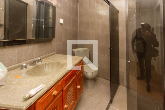 Banheiro Social de casa para alugar com 2 quartos, 54m² em Parque Santa Madalena, São Paulo