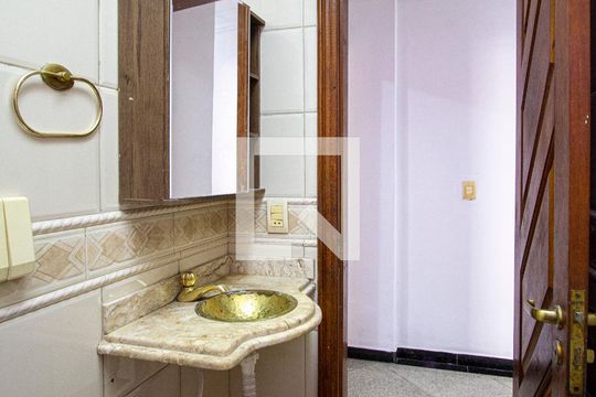 Banheiro de apartamento para alugar com 2 quartos, 60m² em Barro Vermelho, São Gonçalo